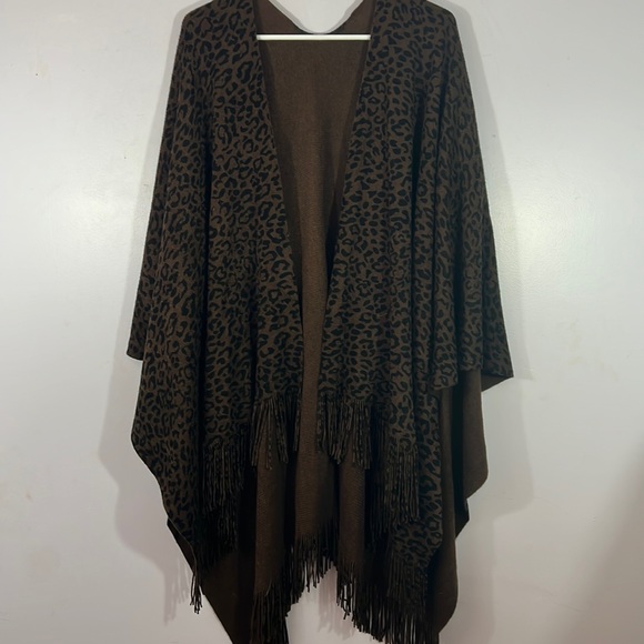 Fringed soft knit cheetah print cape, one size, black and brown - Picture 1 of 3